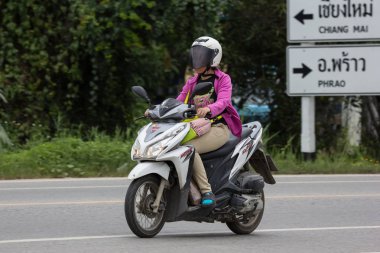 Chiangmai, Tayland - 3 Ağustos 2018: Özel motosiklet, Honda'ı tıklatın. Fotoğrafa yol no.121 8 km şehir merkezine Chiangmai, Tayland.