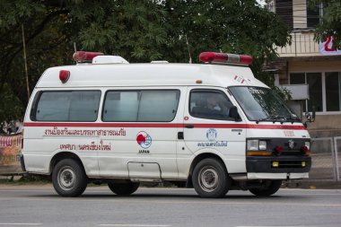 Chiangmai, Tayland - 3 Ağustos 2018: Ambulans van Chiang Mai Belediyesi. Yol no.1001, Chiangmai şehir merkezine 8 km.