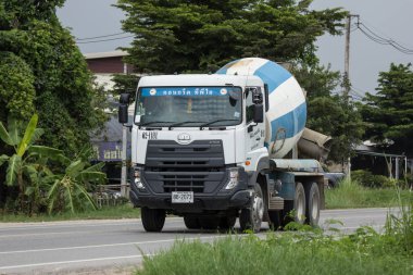 Chiangmai, Tayland - 3 Ağustos 2018: Çimento kamyonu Tpi taşıma. Fotoğrafa yol no.1001 8 km şehir merkezine, Tayland.