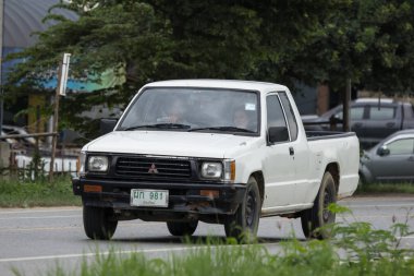 Chiangmai, Tayland - 3 Ağustos 2018: Özel Old pikap araba, Mitsubishi siklon. Yol no.1001, Chiangmai iş alanı 8 km.