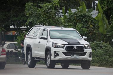Chiangmai, Tayland - 3 Ağustos 2018: Özel pikap kamyon yeni araba Toyota Hilux Revo Rocco. Yol no.1001, Chiangmai şehir merkezine 8 km.