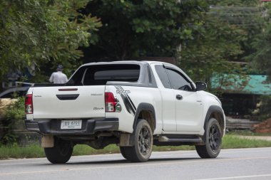 Chiangmai, Tayland - 3 Ağustos 2018: Özel pikap kamyon yeni araba Toyota Hilux Revo Rocco. Yol no.1001, Chiangmai şehir merkezine 8 km.