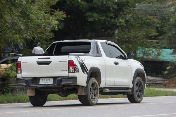 Chiangmai, Tayland - 3 Ağustos 2018: Özel pikap kamyon yeni araba Toyota Hilux Revo Rocco. Yol no.1001, Chiangmai şehir merkezine 8 km.
