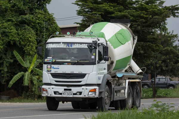 Chiangmai, Tayland - 3 Ağustos 2018: Çimento kamyonu Anukul beton şirketi. Fotoğraf Road Hayır 121 hakkında 8 km şehir merkezine Chiangmai, Tayland.