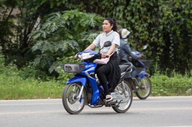 Chiangmai, Tayland - 3 Ağustos 2018: Özel motosiklet, Honda Dream. Fotoğrafa yol no.121 8 km şehir merkezine Chiangmai, Tayland.