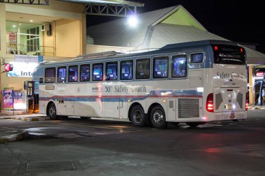 Chiangmai, Tayland - 5 Eylül 2018: Yeni Emanet koç Mercedes benz otobüs Nakhonchai hava Şirket otobüs. Rota Bangkok ve Chiangmai. Fotoğraf Chiangmai otobüs istasyonu.
