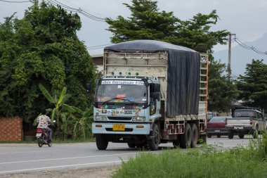 Chiangmai, Tayland - 3 Ağustos 2018: Özel Isuzu kargo kamyon. Fotoğrafa yol no.1001 8 km şehir merkezine Chiangmai, Tayland.