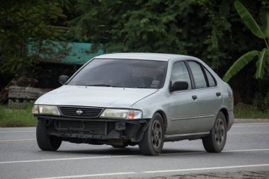 Chiangmai, Tayland - 6 Ağustos 2018: Özel eski araba Nissan Sunny. Yol no.1001 Chiangmai iş alanı 8 km.