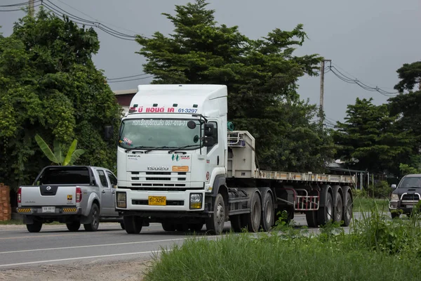 Chiangmai, Tayland - 3 Ağustos 2018: Özel Isuzu kargo kamyon. Fotoğrafa yol no.1001 8 km şehir merkezine Chiangmai, Tayland.