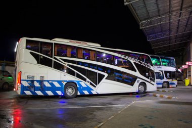 Chiangmai, Tayland - 5 Eylül 2018: Otobüs Phet Suri Yon tur otobüs şirketi. Fotoğraf Chiangmai otobüs istasyonu, Tayland.