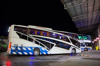 Chiangmai, Tayland - 5 Eylül 2018: Otobüs Phet Suri Yon tur otobüs şirketi. Fotoğraf Chiangmai otobüs istasyonu, Tayland.