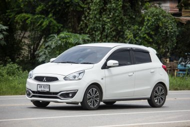 Chiangmai, Tayland - 6 Ağustos 2018: Özel Eko Kiralık Mitsubishi Mirage. Yol no.1001 Chiangmai iş alanı 8 km.