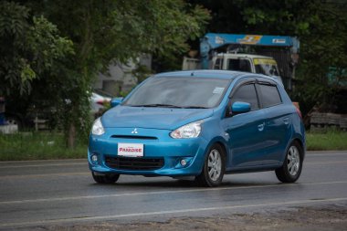Chiangmai, Tayland - 6 Ağustos 2018: Özel Eko Kiralık Mitsubishi Mirage. Yol no.1001 Chiangmai iş alanı 8 km.
