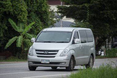 Chiangmai, Tayland - 6 Ağustos 2018: Özel lüks Van Hyundai Kore. Hyundai H1. Yol no.1001, Chiangmai şehir merkezine 8 km.