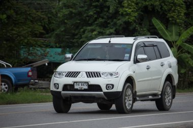 Chiangmai, Tayland - 6 Ağustos 2018: Özel Mitsubishi Pajero Suv araba. Yol no.1001 Chiangmai şehir merkezine 8 km.