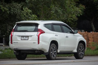 Chiangmai, Tayland - 6 Ağustos 2018: Özel Mitsubishi Pajero Suv araba. Yol no.1001 Chiangmai şehir merkezine 8 km.