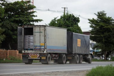 Chiangmai, Tayland - 6 Ağustos 2018: Özel Hino kargo kamyon. Fotoğrafa yol no.1001 8 km şehir merkezine Chiangmai, Tayland.