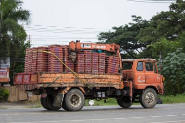 Chiangmai, Tayland - 6 Ağustos 2018: Özel Hino kargo kamyon. Fotoğrafa yol no.1001 8 km şehir merkezine Chiangmai, Tayland.