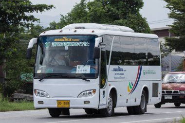 Chiangmai, Tayland - 7 Ağustos 2018: Seyahat Otobüs Promvohan taşıma. Fotoğraf Road Hayır 121 hakkında 8 km şehir merkezine Chiangmai, Tayland.