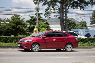 Chiangmai, Tayland - 11 Eylül 2018: Özel Sedan araba Toyota Vios. Yol no.1001 Chiangmai iş alanı 8 km.