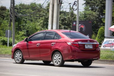Chiangmai, Tayland - 11 Eylül 2018: Özel Sedan araba Toyota Vios. Yol no.1001 Chiangmai iş alanı 8 km.