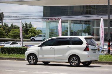 Chiangmai, Tayland - 11 Eylül 2018: Özel Toyota Avanza araba. Mini Suv araç Urbun Kullanıcı için. Yol no.121 şehir merkezine Chiangmai Tayland hakkında 8 km, fotoğraf.