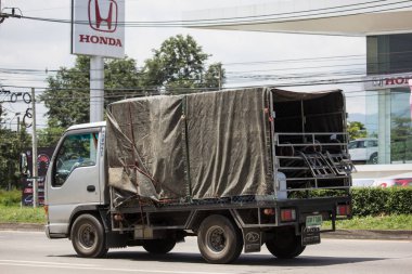 Chiangmai, Tayland - 11 Eylül 2018: Özel Isuzu kargo kamyon. Fotoğrafa yol no.1001 8 km şehir merkezine Chiangmai, Tayland.