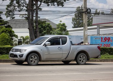Chiangmai, Tayland - 11 Eylül 2018: Özel araba, Mitsubishi Triton kamyonet. Yol no.1001, Chiangmai iş alanı 8 km.