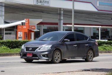 Chiangmai, Tayland - 11 Eylül 2018: Özel araba, Nissan Slyphy. Yol no.1001 üzerinde şehir Chiangmai Merkezi'nden yaklaşık 8 km kuzeyinde.