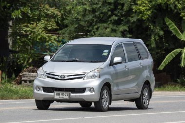 Chiangmai, Tayland - 7 Ağustos 2018: Özel Toyota Avanza araba. Mini Suv araç Urbun Kullanıcı için. Yol no.121 şehir merkezine Chiangmai Tayland hakkında 8 km, fotoğraf.