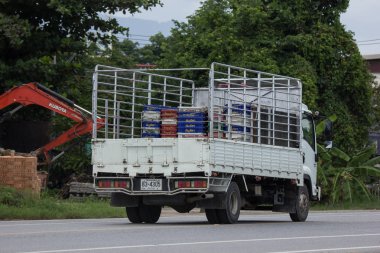 Chiangmai, Tayland - 7 Ağustos 2018: Özel Hino kargo kamyon. Fotoğrafa yol no.1001 8 km şehir merkezine Chiangmai, Tayland.