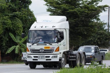 Chiangmai, Tayland - 7 Ağustos 2018: Özel Hino kargo kamyon. Fotoğrafa yol no.1001 8 km şehir merkezine Chiangmai, Tayland.