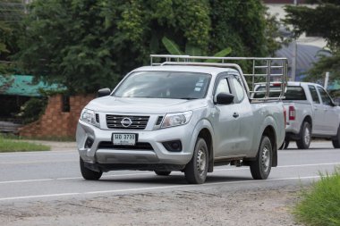 Chiangmai, Tayland - 7 Ağustos 2018: Özel pikap araba, Nissan Navara. Yol no.1001, Chiangmai iş alanı 8 km.