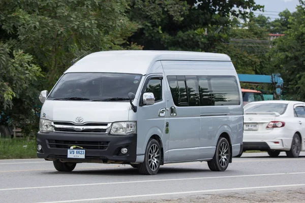 Chiangmai Tajlandia 2018 Sierpnia Prywatne Toyota Podmiejskich Van Zdjęcie Drodze — Zdjęcie stockowe