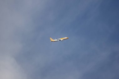 Chiangmai, Tayland - 20 Eylül 2018: 9v-Trw Airbus A320-200 Tiger hava. Singapur'a Chiangmai Havaalanı'ndan çıkar.
