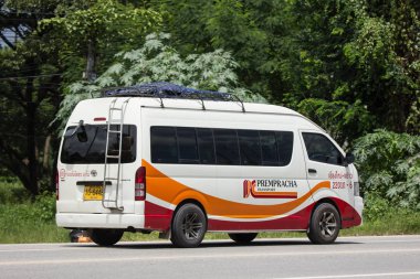 Chiangmai, Tayland - 7 Ağustos 2018: Prempracha şirket van. Rota Phrow ve Chiangmai. Yol no.1001, Chiangmai iş alanı 8 km.