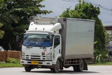 Chiangmai, Tayland - 7 Ağustos 2018: Özel Isuzu kargo kamyon. Fotoğrafa yol no.1001 8 km şehir merkezine Chiangmai, Tayland.