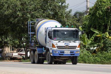 Chiangmai, Tayland - 7 Ağustos 2018: Çimento kamyonu Hava Meydanı beton. Fotoğraf Road Hayır 1001 hakkında 8 km şehir merkezine Chiangmai, Tayland.