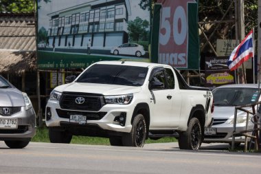 Chiangmai, Tayland - 7 Ağustos 2018: Özel pikap kamyon yeni araba Toyota Hilux Revo Rocco. Yol no.1001, Chiangmai şehir merkezine 8 km.