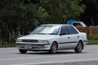 Chiangmai, Tayland - 7 Ağustos 2018: Özel Old araba, Toyota Corona. Yol no.1001, Chiangmai iş alanı 8 km.