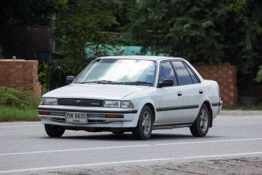 Chiangmai, Tayland - 7 Ağustos 2018: Özel Old araba, Toyota Corona. Yol no.1001, Chiangmai iş alanı 8 km.