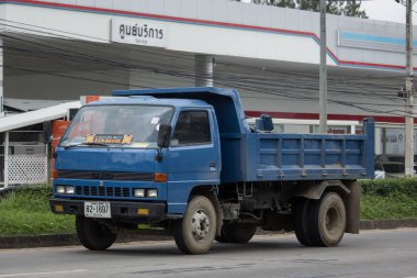 Chiangmai, Tayland - 14 Ağustos 2018: Özel Isuzu Damperli kamyon. Yol no.1001 Chiangmai iş alanı 8 km.