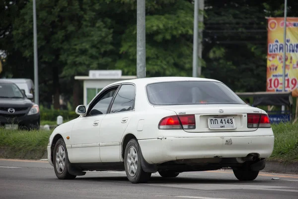 Chiangmai, Tayland - 14 Ağustos 2018:Private eski araba Mazda 626. Fotoğraf Road Hayır 1001 hakkında 8 km şehir merkezine Chiangmai, Tayland.