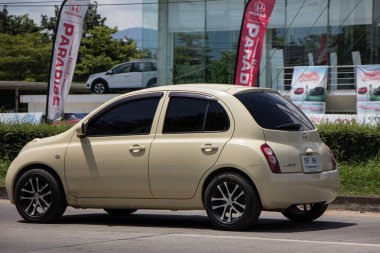 Chiangmai, Tayland - 25 Eylül 2018: Eko araba Nissan Mart. Yol no.1001 Chiangmai iş alanı 8 km.