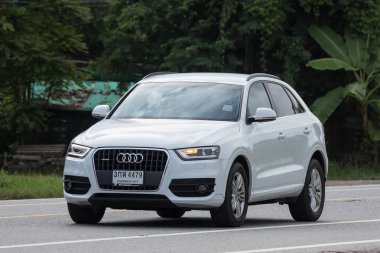 Chiangmai, Tayland - 23 Ağustos 2018: Özel Suv araç Audi Q3 üzerinden. Fotoğrafa yol no.121 8 km şehir merkezine Chiangmai, Tayland.