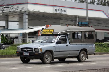 Chiangmai, Tayland - 20 Ağustos 2018: Özel okul Pick up kamyon. Fotoğrafa yol no.121 8 km şehir merkezine Chiangmai, Tayland.