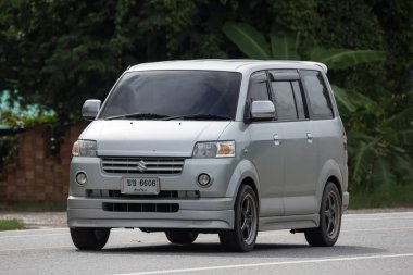 Chiangmai, Tayland - 23 Ağustos 2018: Özel araba, Mini Van Suzuki Apv. Yol no.1001, Chiangmai şehir merkezine 8 km.