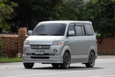 Chiangmai, Tayland - 23 Ağustos 2018: Özel araba, Mini Van Suzuki Apv. Yol no.1001, Chiangmai şehir merkezine 8 km.
