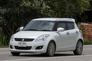 Chiangmai, Tayland - 1 Eylül 2018: Özel Eko kent araba Suzuki Swift. Fotoğrafa yol no.121 8 km şehir merkezine Chiangmai, Tayland.