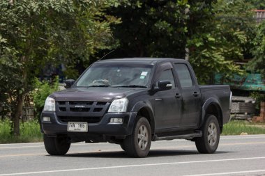 Chiangmai, Tayland - 1 Eylül 2018: Özel Isuzu Dmax kamyonet. Yol no.1001 Chiangmai şehir merkezine 8 km.